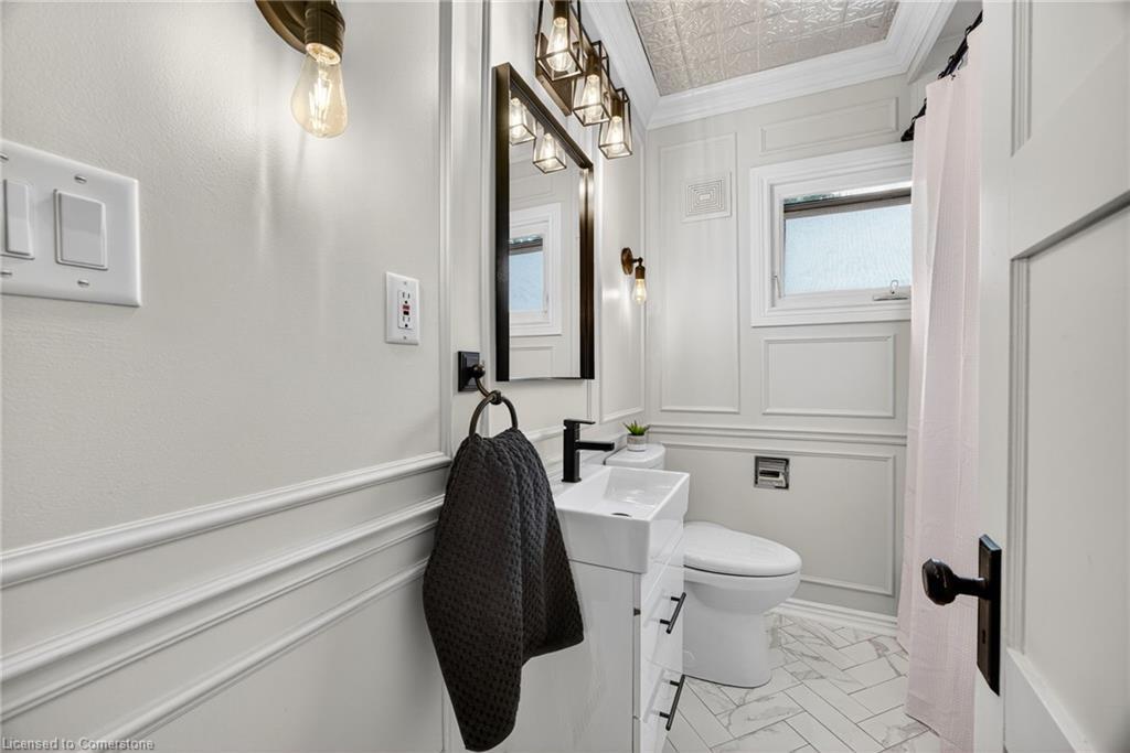 108 Owen Street, Barrie, ON - Indoor Photo Showing Bathroom