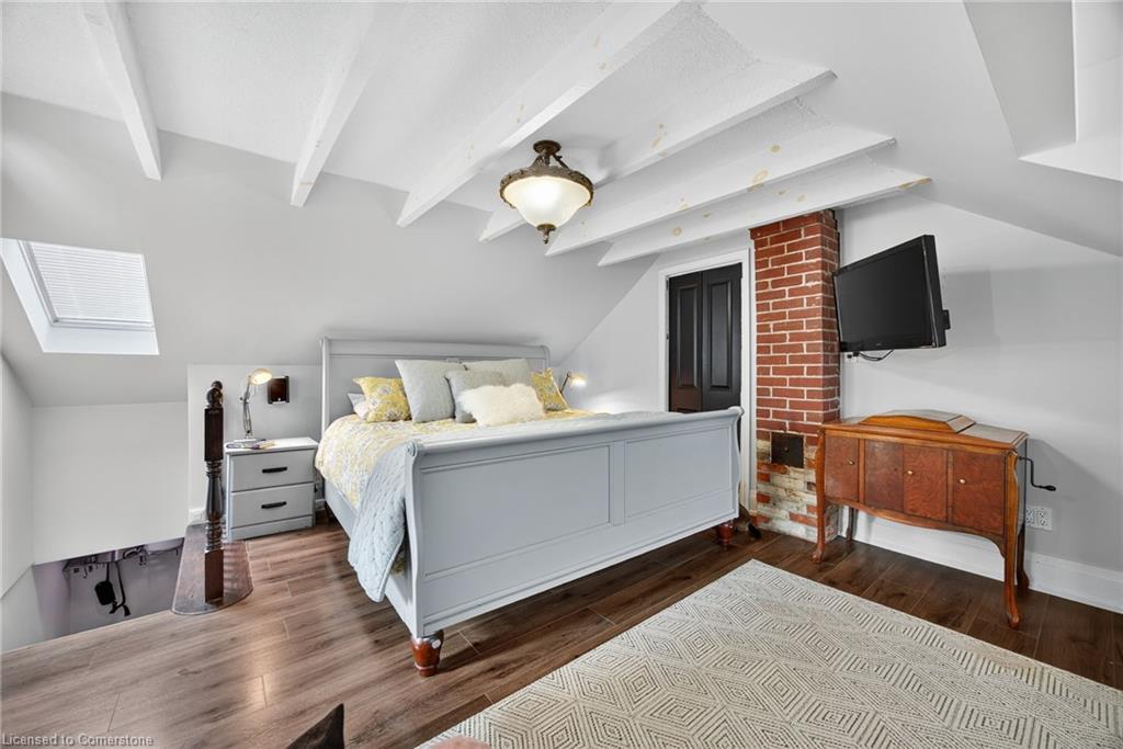 108 Owen Street, Barrie, ON - Indoor Photo Showing Bedroom