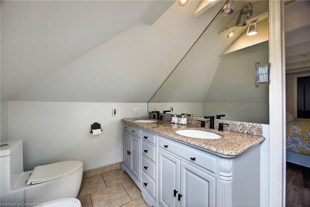 108 Owen Street, Barrie, ON - Indoor Photo Showing Bathroom