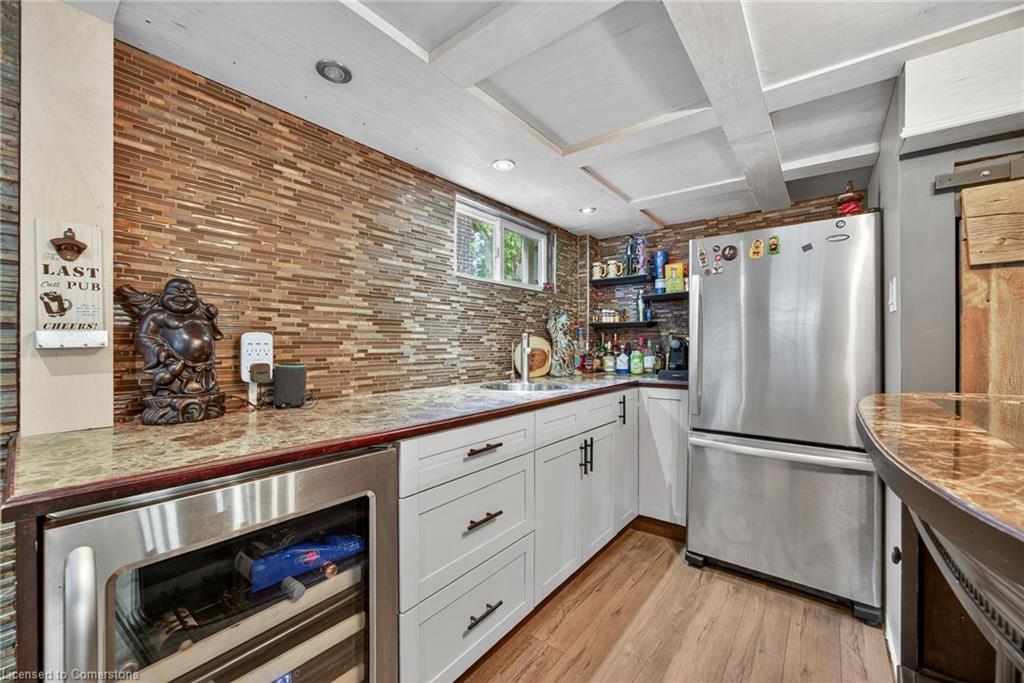 108 Owen Street, Barrie, ON - Indoor Photo Showing Kitchen