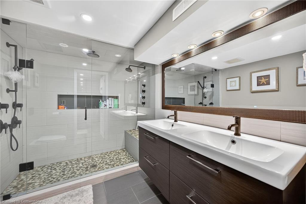 108 Owen Street, Barrie, ON - Indoor Photo Showing Bathroom