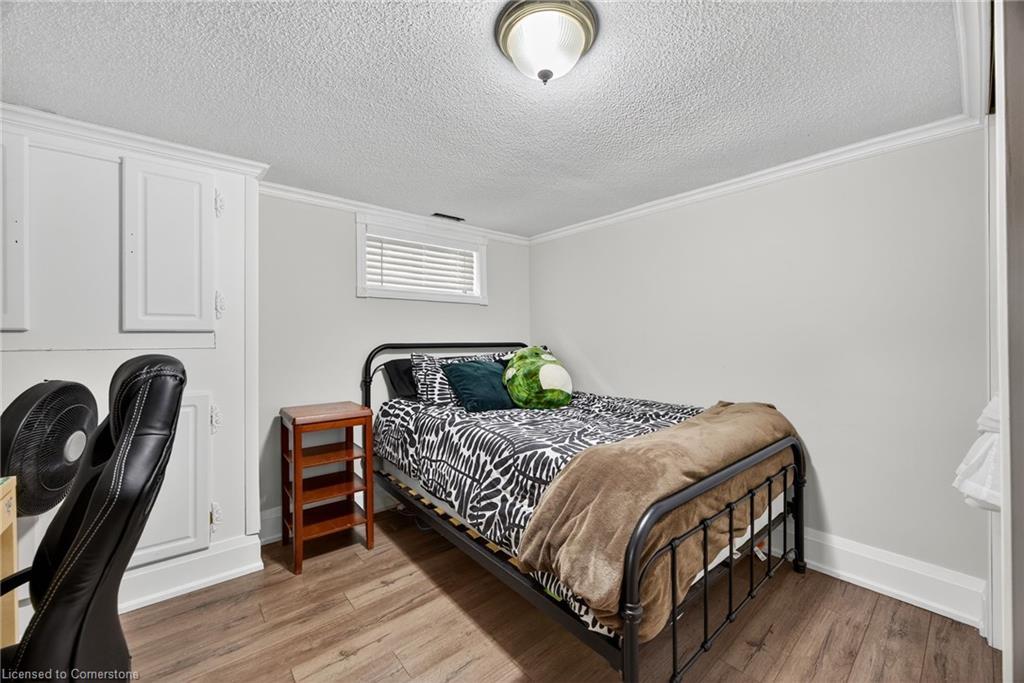 108 Owen Street, Barrie, ON - Indoor Photo Showing Bedroom
