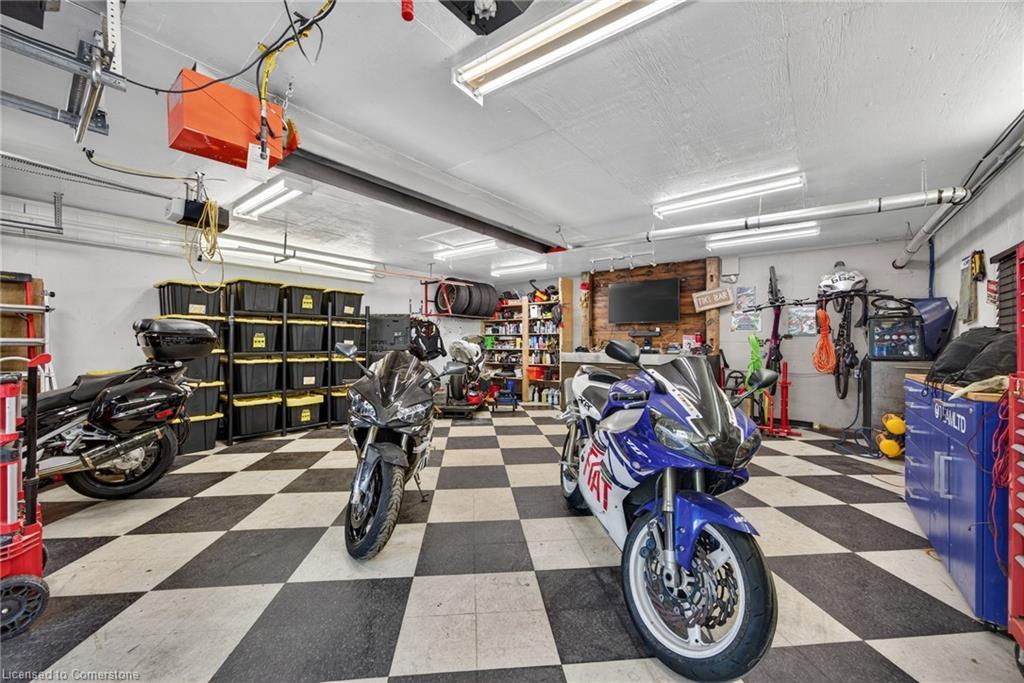 108 Owen Street, Barrie, ON - Indoor Photo Showing Garage