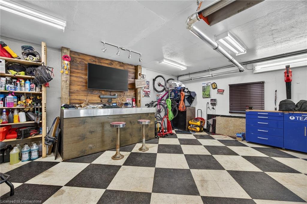 108 Owen Street, Barrie, ON - Indoor Photo Showing Garage