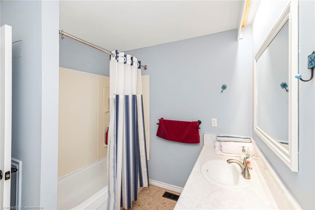 1590 Middleton North Walsingham Road, Walsingham, ON - Indoor Photo Showing Bathroom