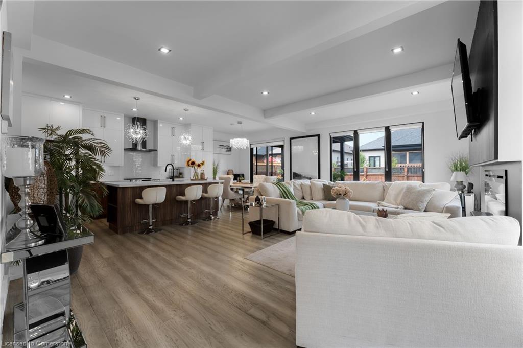 14 Willowbrook Drive, Welland, ON - Indoor Photo Showing Living Room