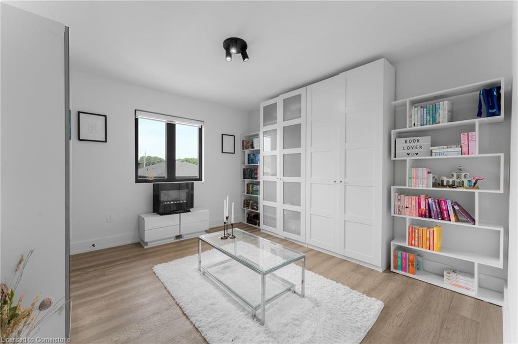 14 Willowbrook Drive, Welland, ON - Indoor Photo Showing Living Room