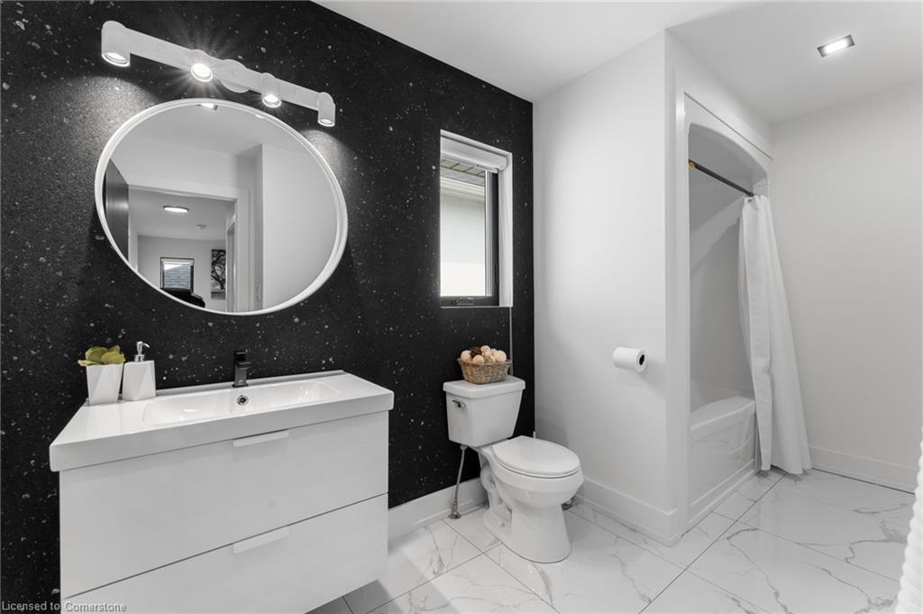 14 Willowbrook Drive, Welland, ON - Indoor Photo Showing Bathroom