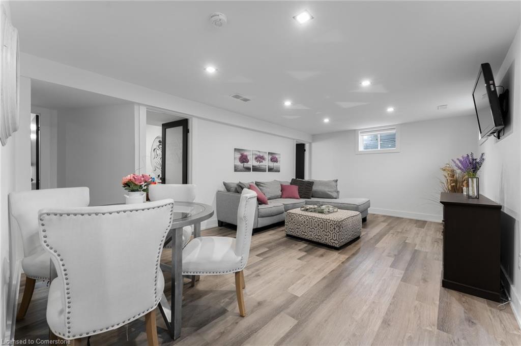 14 Willowbrook Drive, Welland, ON - Indoor