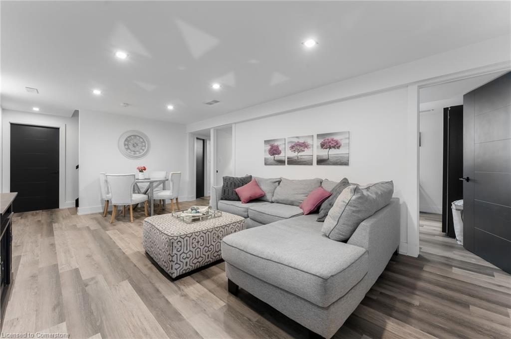 14 Willowbrook Drive, Welland, ON - Indoor