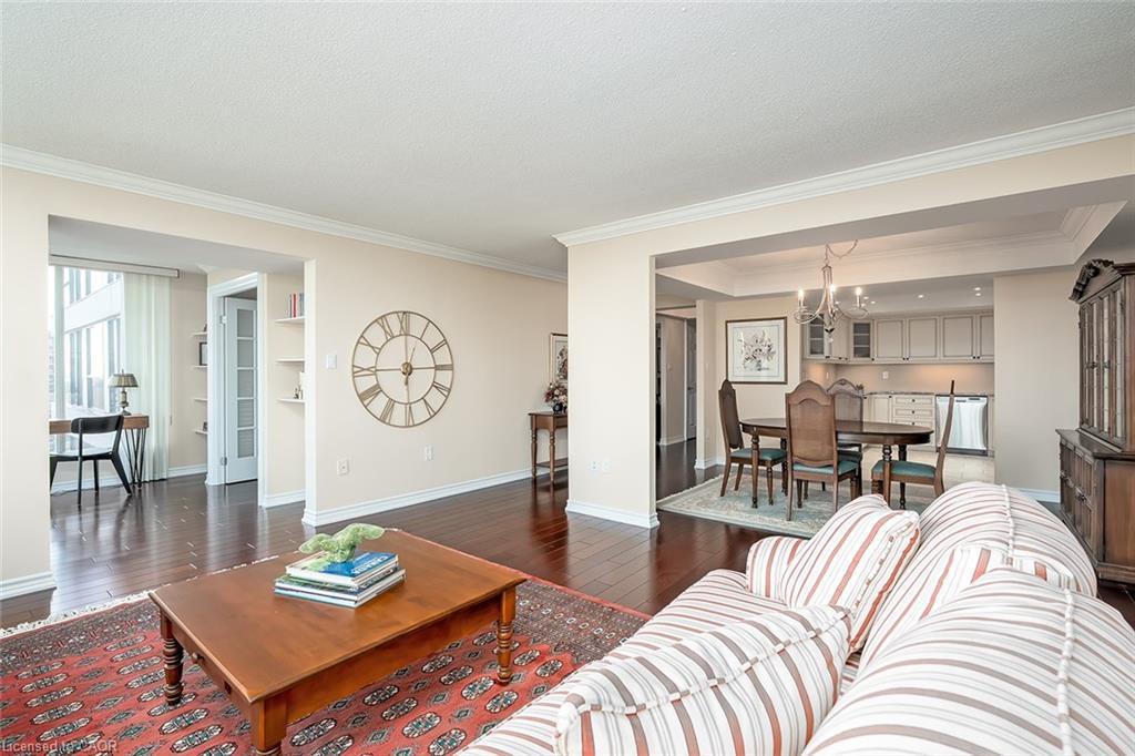 Ph105-1271 Walden Circle, Mississauga, ON - Indoor Photo Showing Living Room