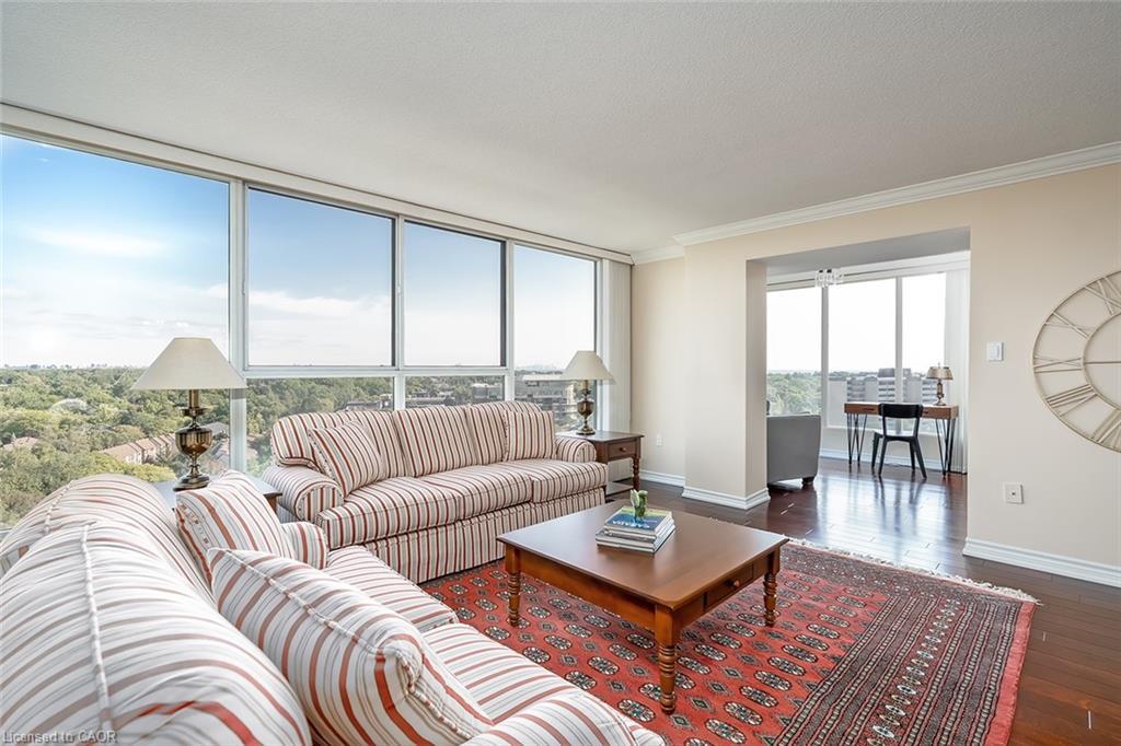 Ph105-1271 Walden Circle, Mississauga, ON - Indoor Photo Showing Living Room