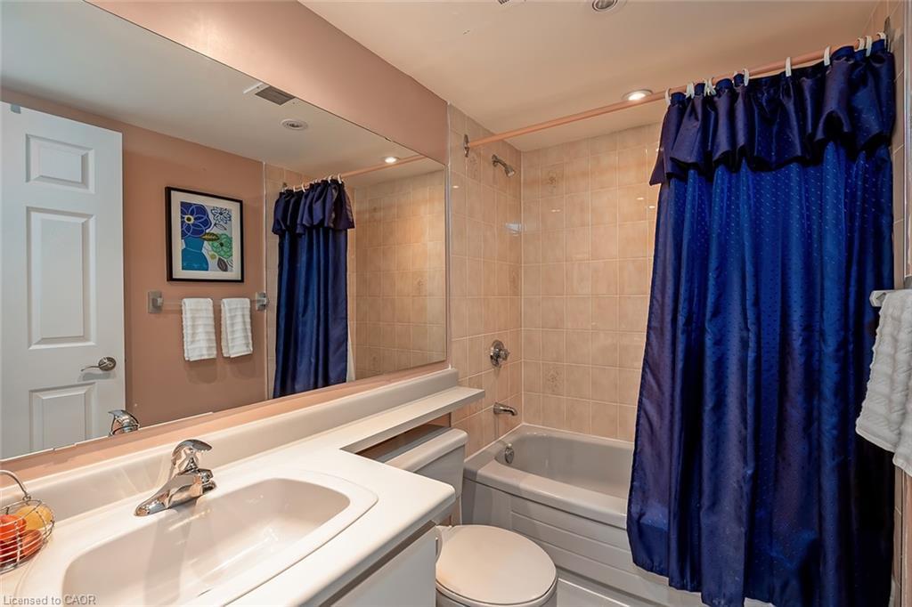 Ph105-1271 Walden Circle, Mississauga, ON - Indoor Photo Showing Bathroom