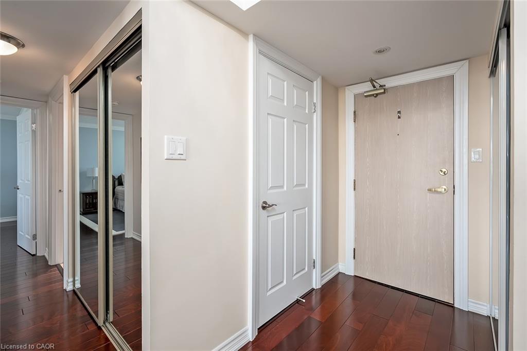 Ph105-1271 Walden Circle, Mississauga, ON - Indoor Photo Showing Other Room
