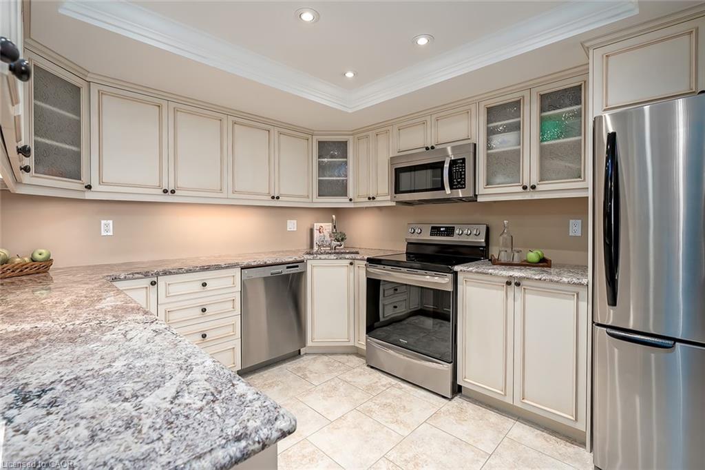 Ph105-1271 Walden Circle, Mississauga, ON - Indoor Photo Showing Kitchen With Stainless Steel Kitchen