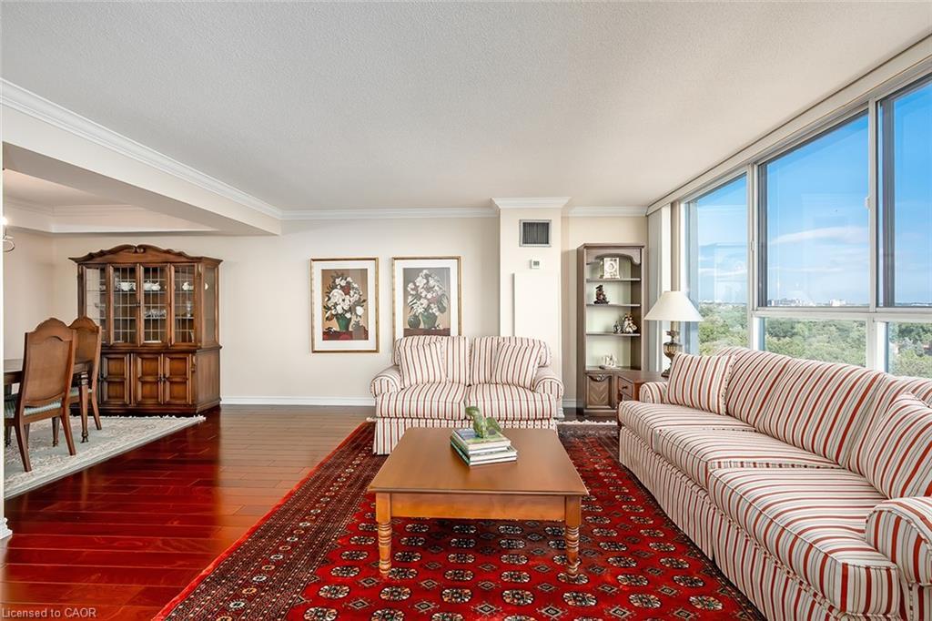 Ph105-1271 Walden Circle, Mississauga, ON - Indoor Photo Showing Living Room