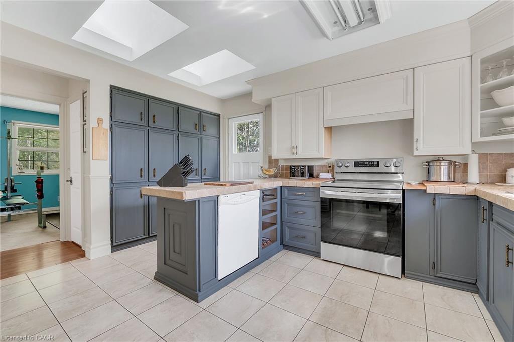 920 Highway 56, York, ON - Indoor Photo Showing Kitchen