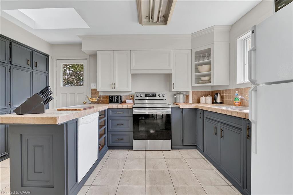 920 Highway 56, York, ON - Indoor Photo Showing Kitchen