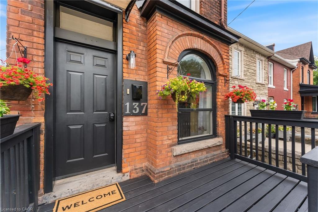 137 Victoria Avenue N, Hamilton, ON - Outdoor With Exterior