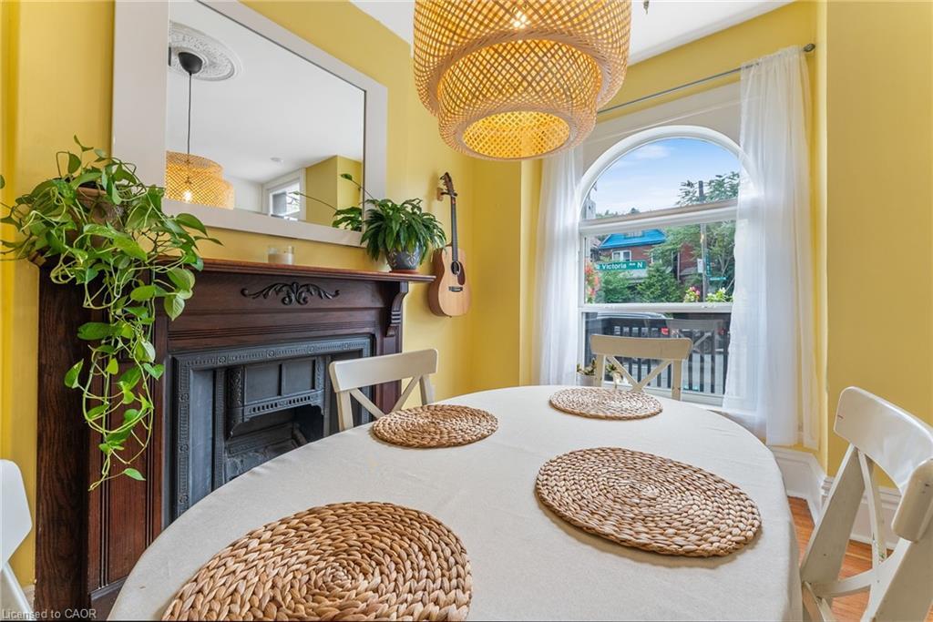 137 Victoria Avenue N, Hamilton, ON - Indoor Photo Showing Dining Room