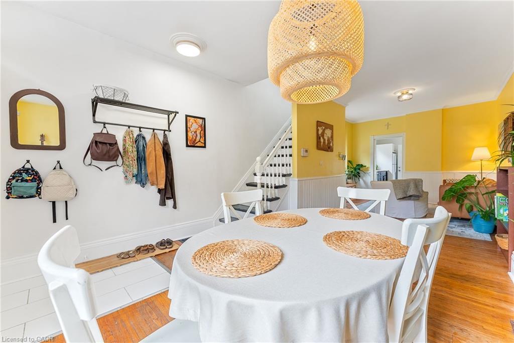 137 Victoria Avenue N, Hamilton, ON - Indoor Photo Showing Dining Room