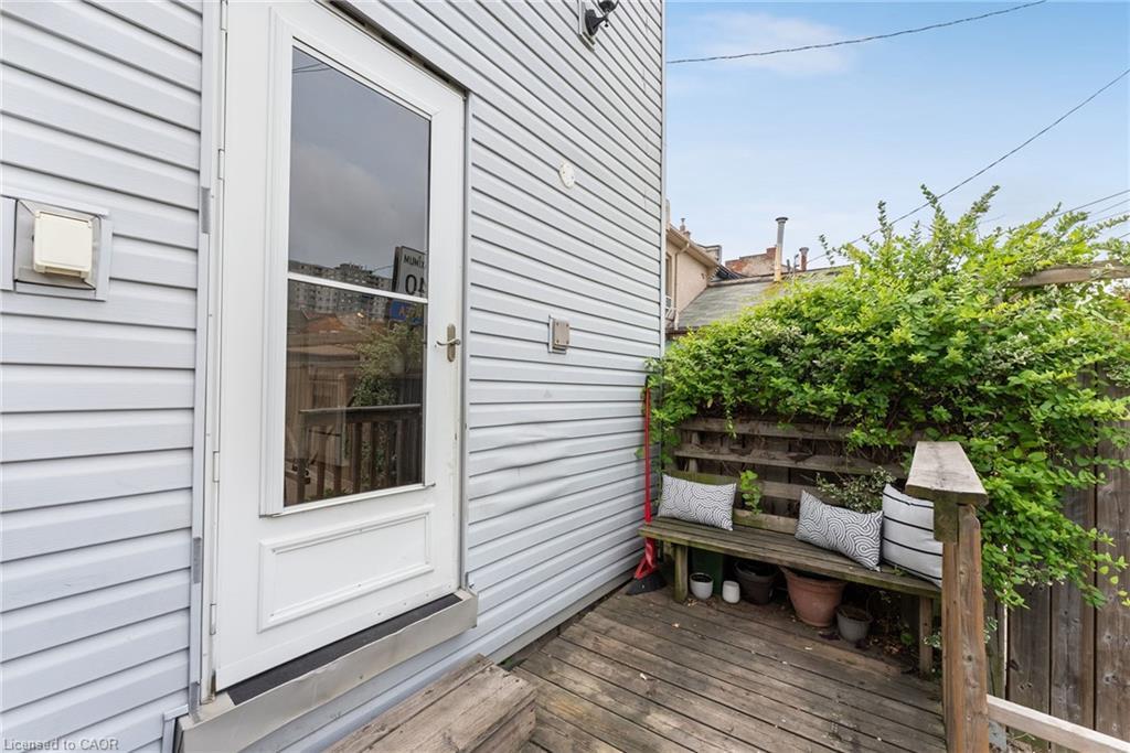 137 Victoria Avenue N, Hamilton, ON - Outdoor With Exterior