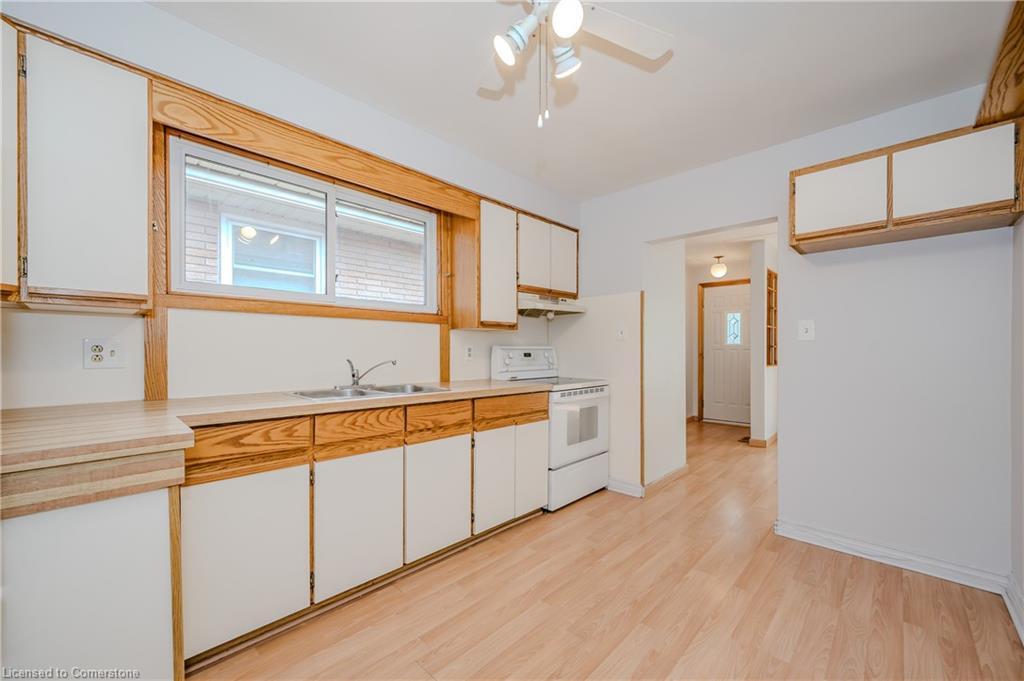 164 East 23Rd Street, Hamilton, ON - Indoor Photo Showing Kitchen With Double Sink
