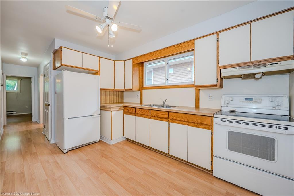 164 East 23Rd Street, Hamilton, ON - Indoor Photo Showing Kitchen With Double Sink