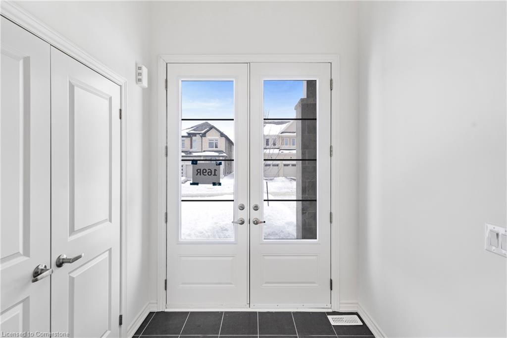 12 Sassafras Road, Midhurst, ON - Indoor Photo Showing Other Room