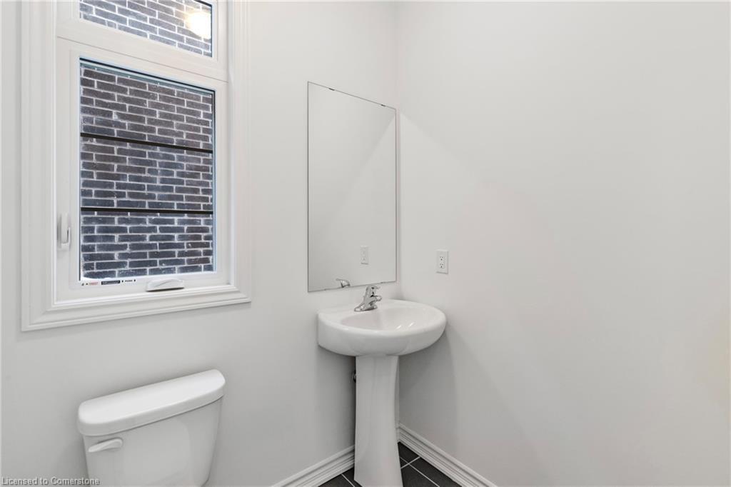 12 Sassafras Road, Midhurst, ON - Indoor Photo Showing Bathroom