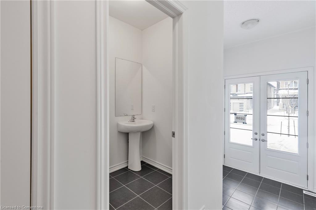 12 Sassafras Road, Midhurst, ON - Indoor Photo Showing Other Room