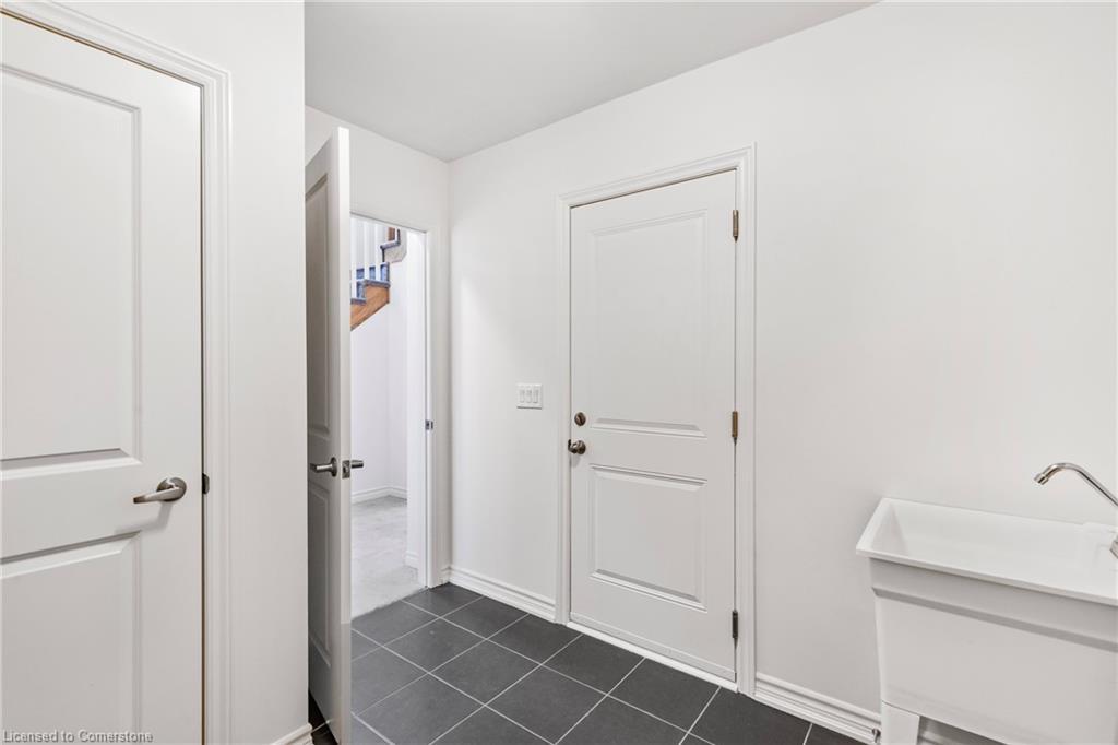 12 Sassafras Road, Midhurst, ON - Indoor Photo Showing Other Room