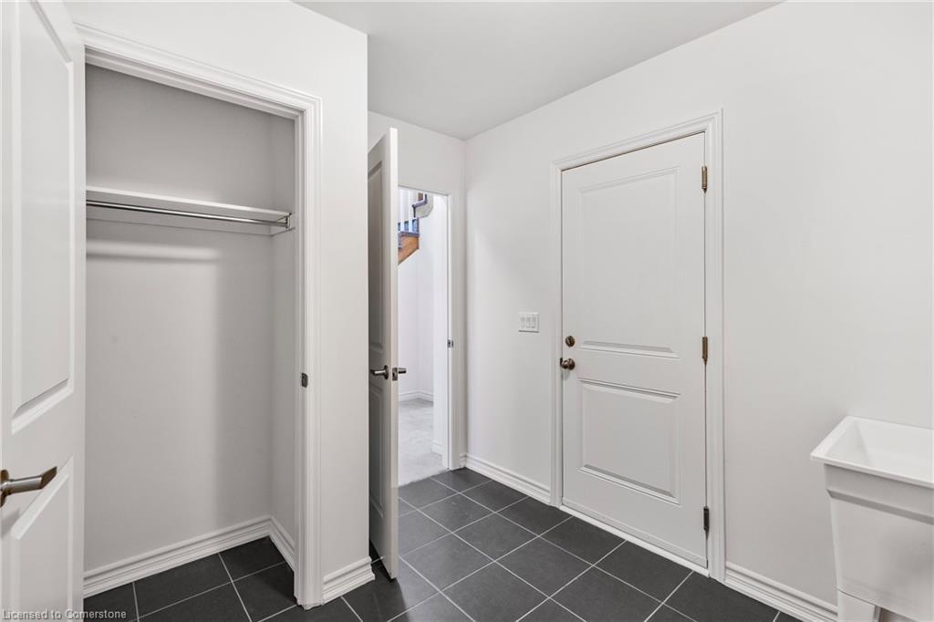 12 Sassafras Road, Midhurst, ON - Indoor Photo Showing Other Room