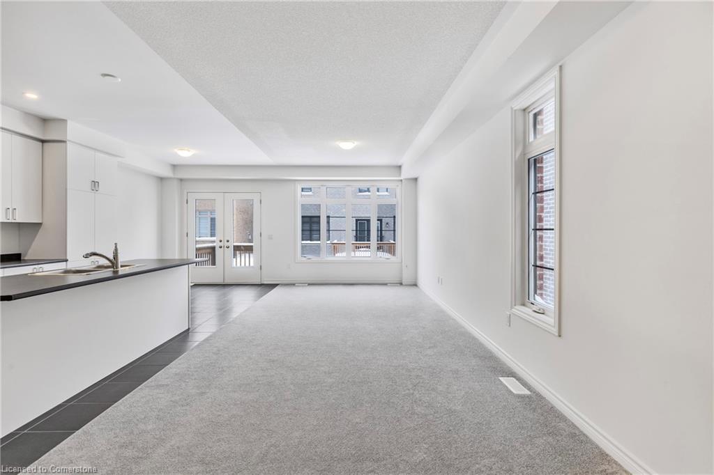 12 Sassafras Road, Midhurst, ON - Indoor Photo Showing Other Room