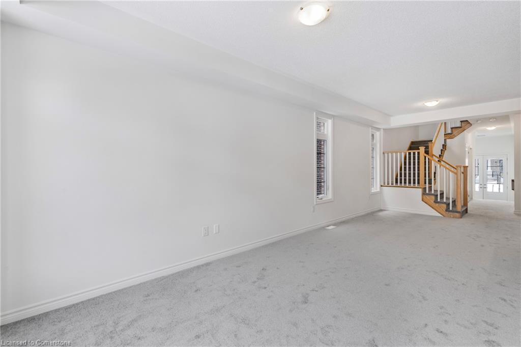 12 Sassafras Road, Midhurst, ON - Indoor Photo Showing Other Room