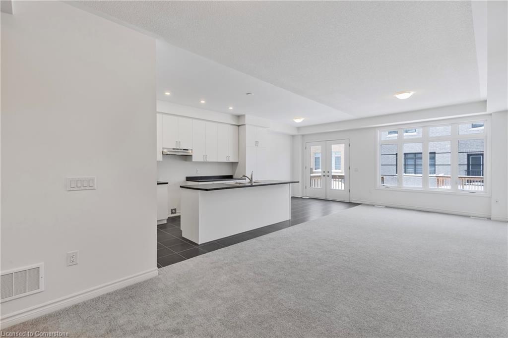 12 Sassafras Road, Midhurst, ON - Indoor Photo Showing Other Room