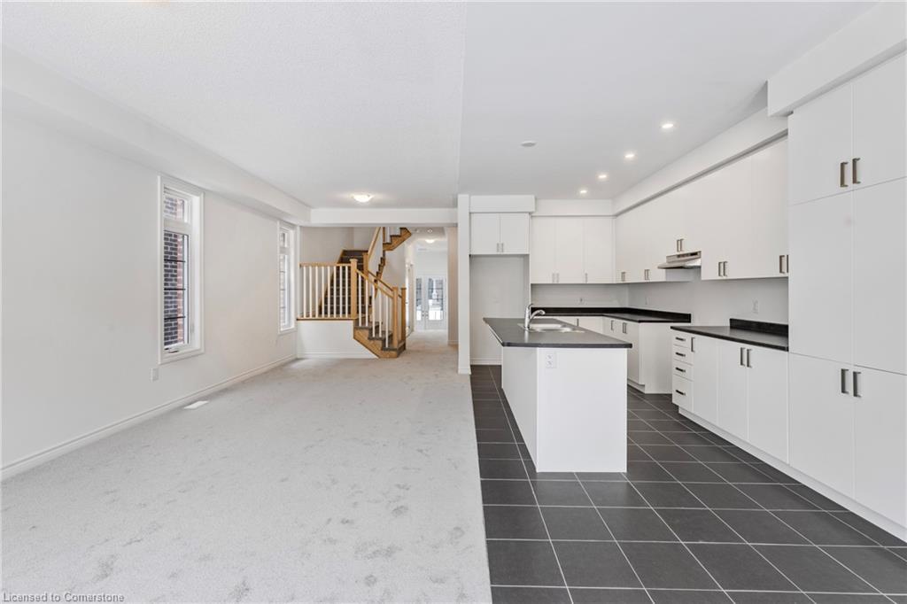 12 Sassafras Road, Midhurst, ON - Indoor Photo Showing Kitchen