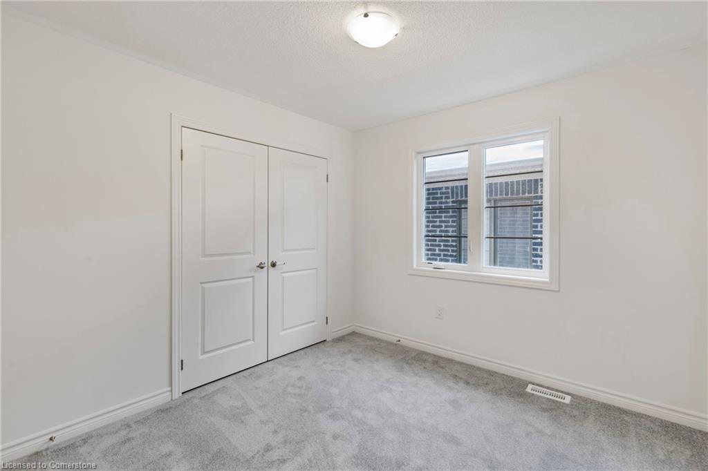 12 Sassafras Road, Midhurst, ON - Indoor Photo Showing Other Room