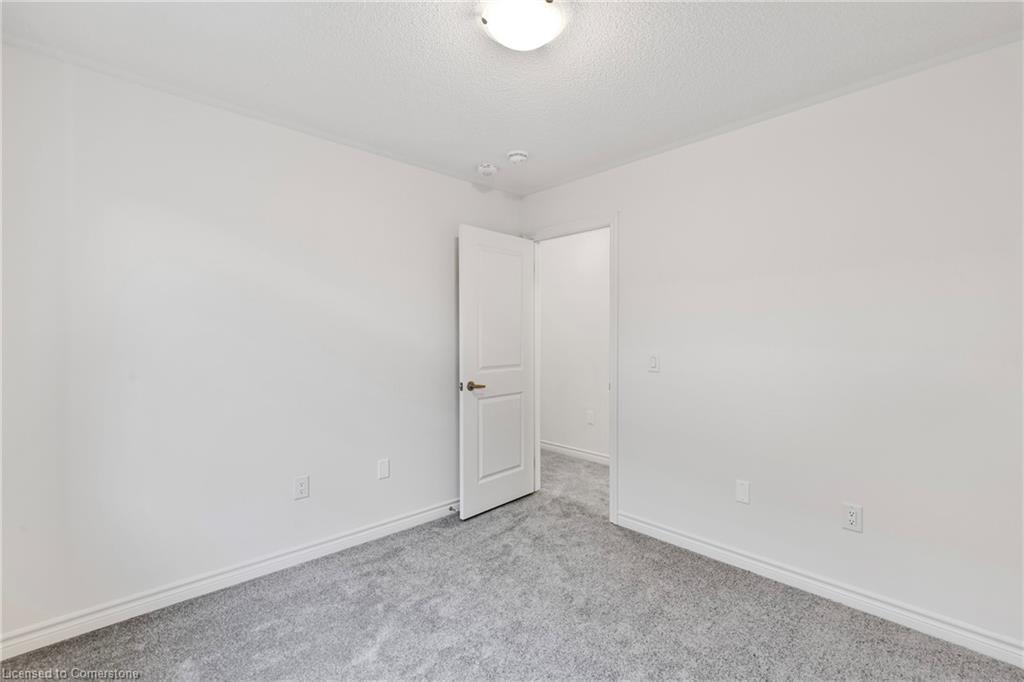 12 Sassafras Road, Midhurst, ON - Indoor Photo Showing Other Room