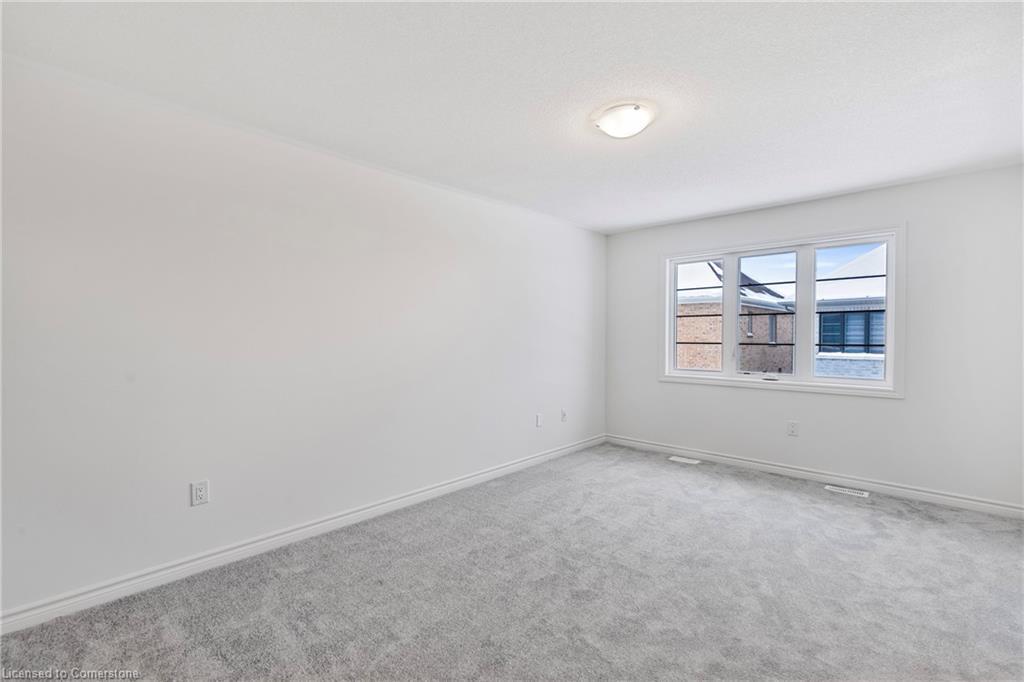 12 Sassafras Road, Midhurst, ON - Indoor Photo Showing Other Room