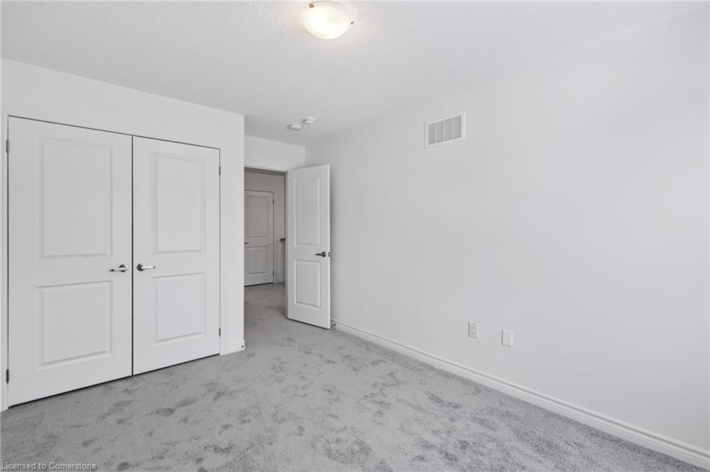 12 Sassafras Road, Midhurst, ON - Indoor Photo Showing Other Room