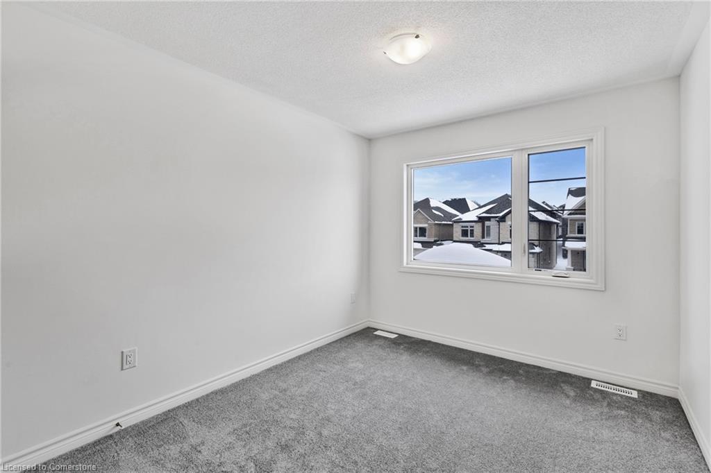 12 Sassafras Road, Midhurst, ON - Indoor Photo Showing Other Room