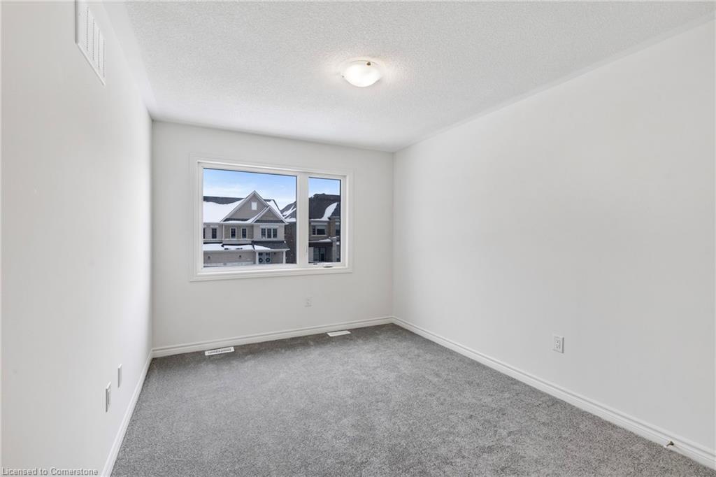12 Sassafras Road, Midhurst, ON - Indoor Photo Showing Other Room