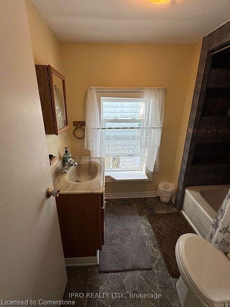 279 Charlotte Street, Port Stanley, ON - Indoor Photo Showing Bathroom