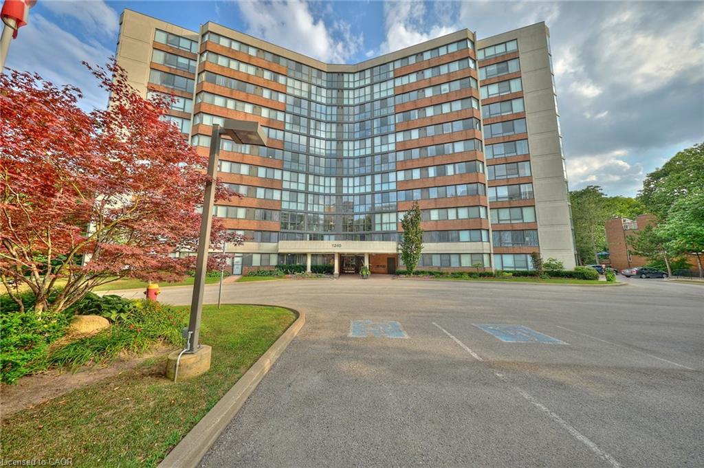 504-1240 Marlborough Court, Oakville, ON - Outdoor With Facade