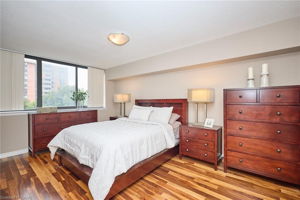 504-1240 Marlborough Court, Oakville, ON - Indoor Photo Showing Bedroom