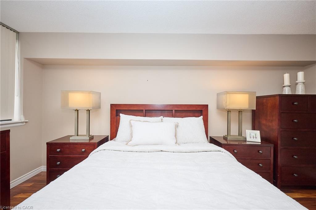 504-1240 Marlborough Court, Oakville, ON - Indoor Photo Showing Bedroom