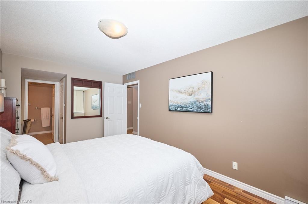 504-1240 Marlborough Court, Oakville, ON - Indoor Photo Showing Bedroom
