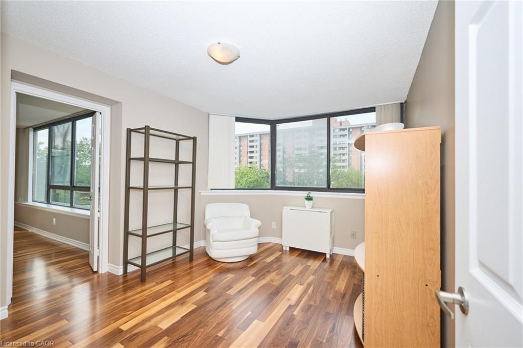 504-1240 Marlborough Court, Oakville, ON - Indoor