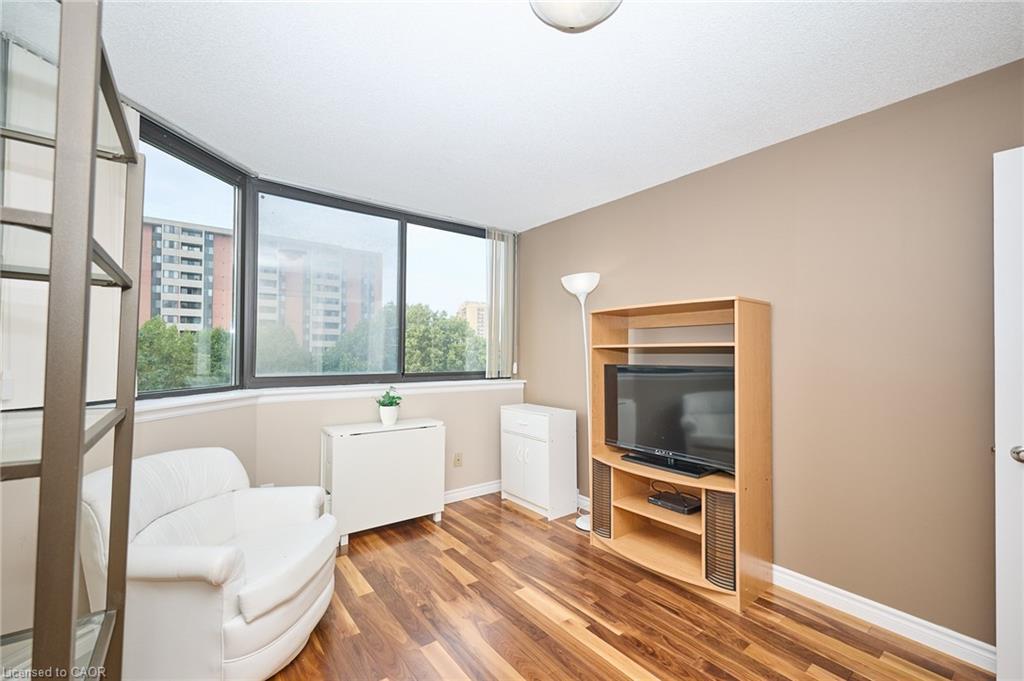 504-1240 Marlborough Court, Oakville, ON - Indoor